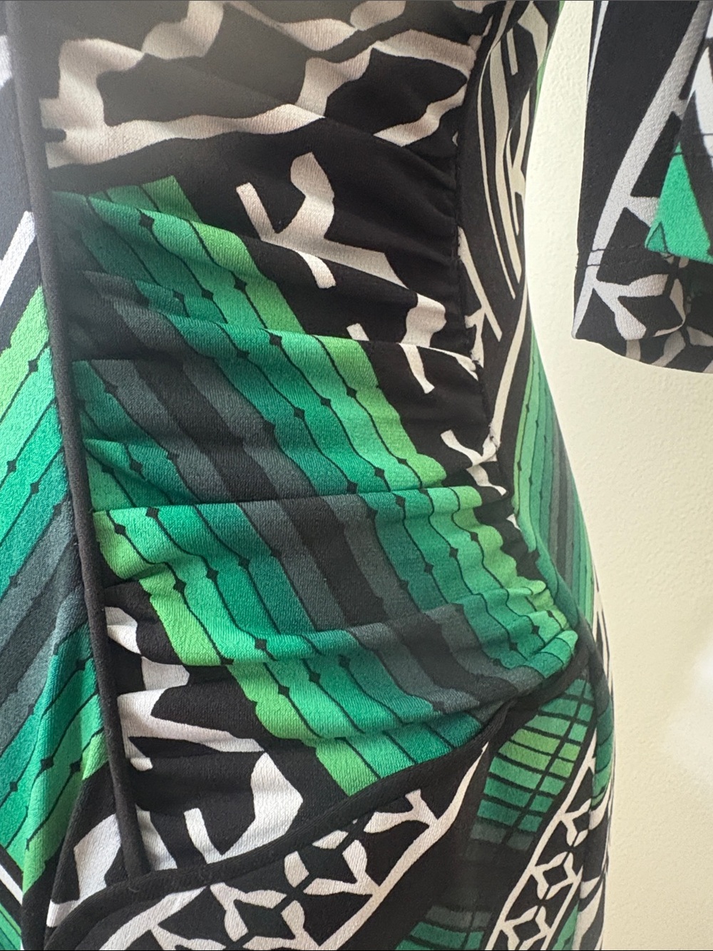 MSK Curve Enhancing Green Black Geometric V-Neck Women’s Dress Size Small - Picture 5 of 9